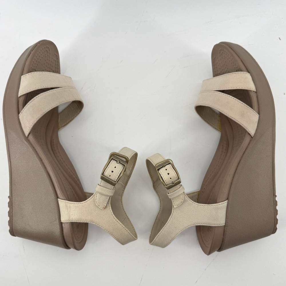 Crocs Leigh II Ankle Strap Wedge Sandal Beige Tan Women 10 Y2K Comfy Beach Vacay - Picture 7 of 11